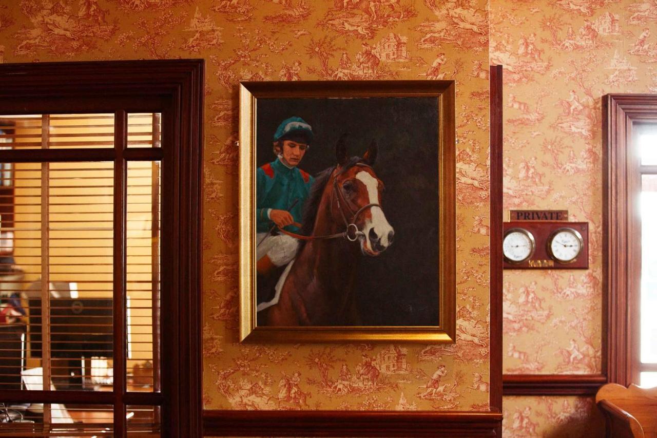 הורס אנד ג'וקי Horse & Jockey Hotel מראה חיצוני תמונה